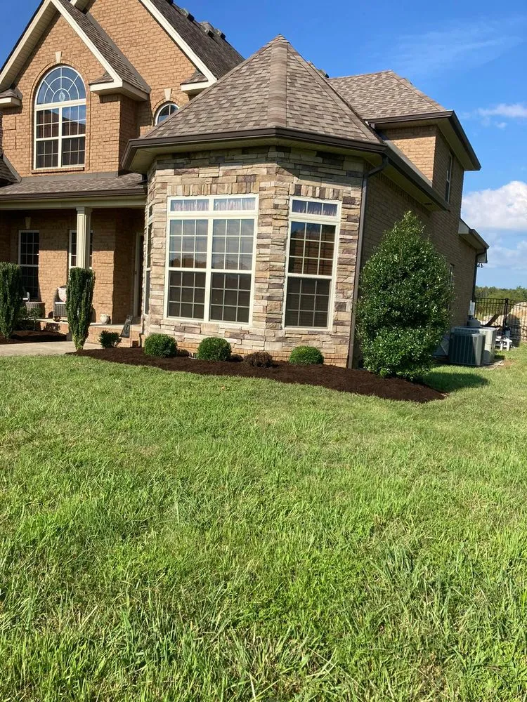 Custom yard cleanup service in Shelbyville, TN - Quiñonez Lawn Care