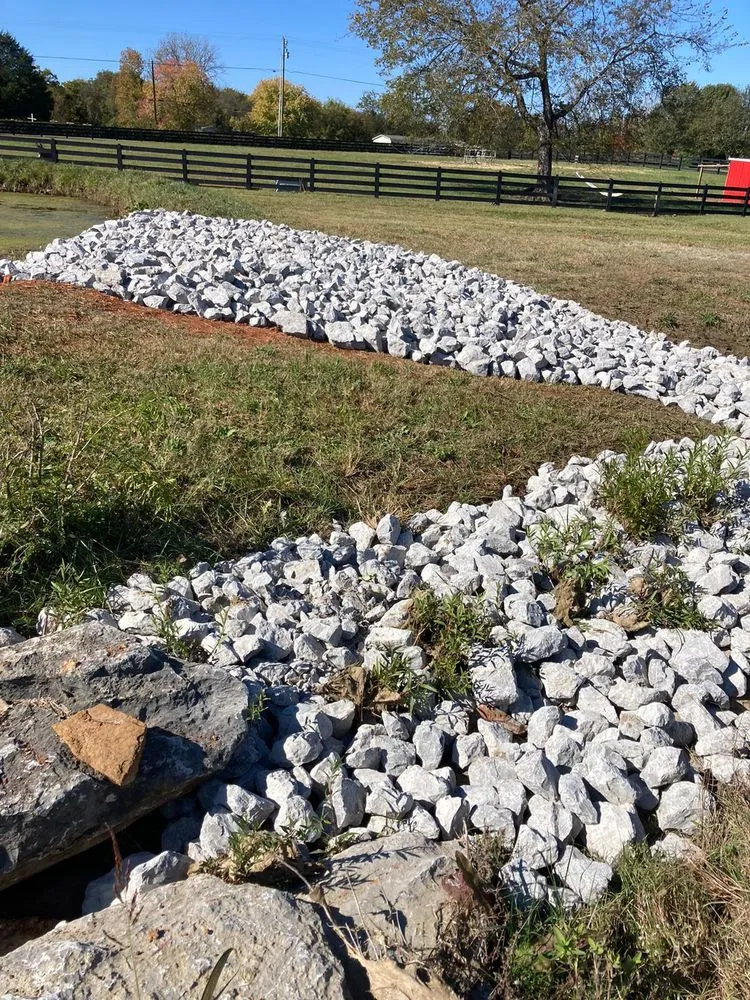 Top-rated garden landscaping experts serving Shelbyville, TN - Quiñonez Lawn Care