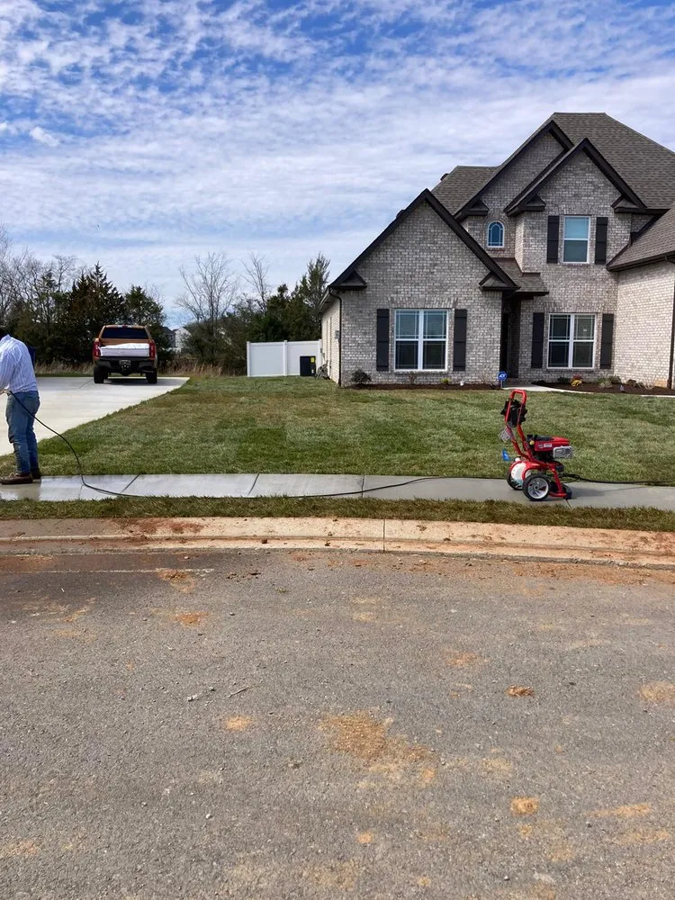 Reliable lawn care service in Shelbyville, TN by Quiñonez Lawn Care