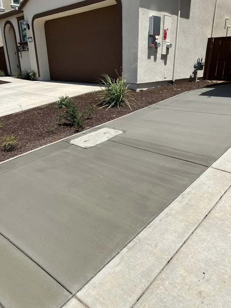 Professional outdoor landscaping experts serving Elk Grove, CA - QV Landscaping & Maintenance