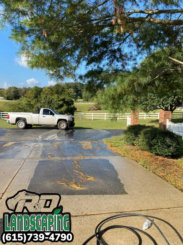 Trusted yard maintenance for beautiful yards across Springfield, TN - R & D Landscaping
