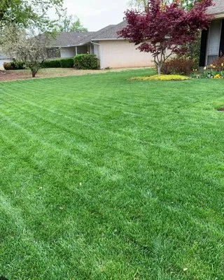 R & D Lawn Service Logo