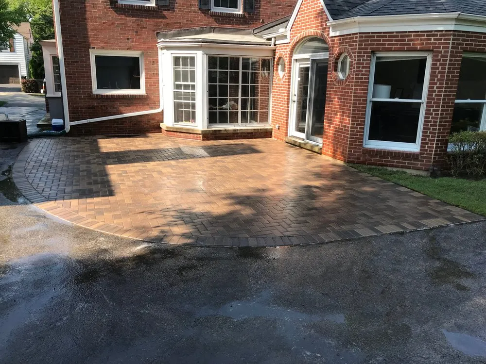 Professional lawn care service in Skokie, IL by R & G Almanza Landscape