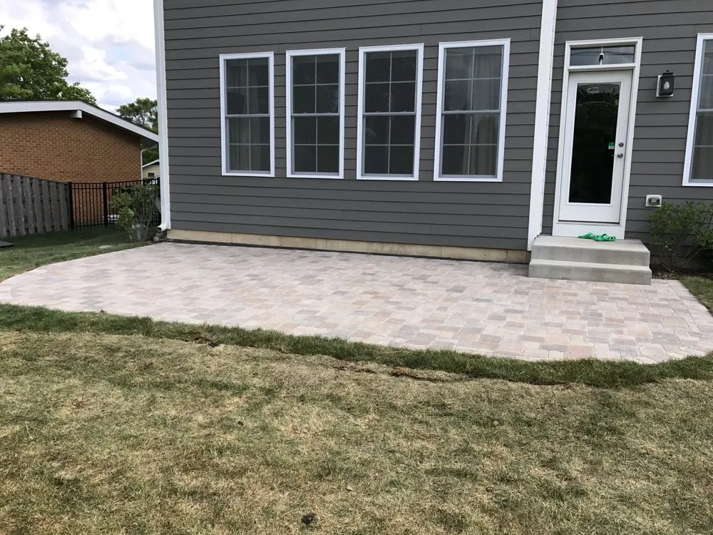 Affordable yard maintenance experts serving Skokie, IL - R & G Almanza Landscape