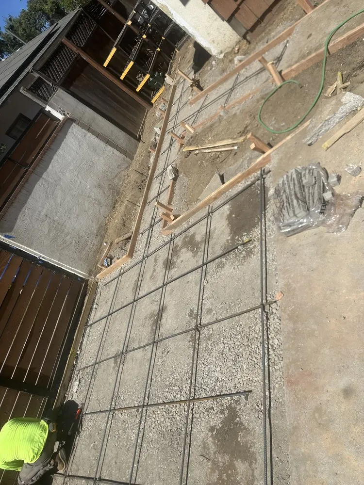 Expert yard cleanup service in Los Angeles, CA - R & G Gardening Services & Landscaping