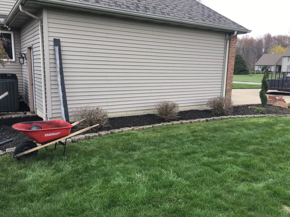 Local garden landscaping experts serving Norwalk, OH - R & J Green keepers