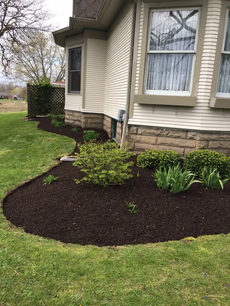 Affordable garden landscaping experts serving Norwalk, OH - R & J Green keepers