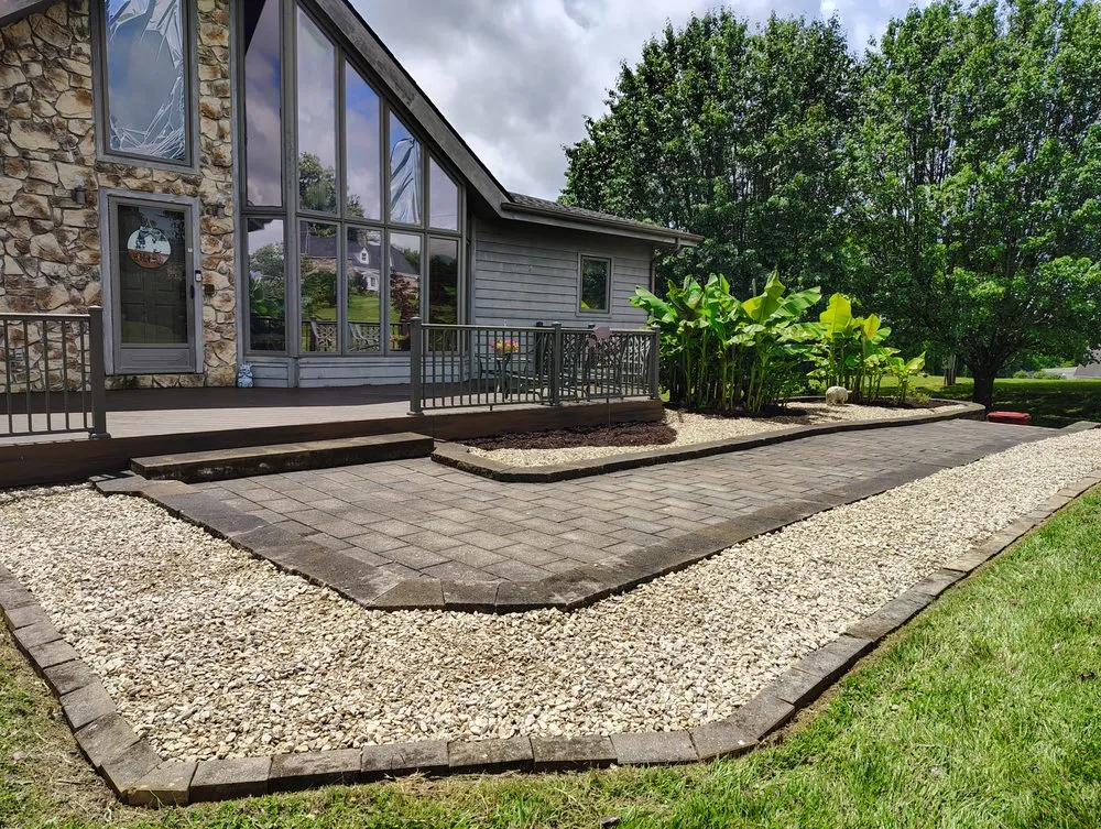 Local lawn mowing service with custom design across Piney Flats, TN - R & J Lawn Care