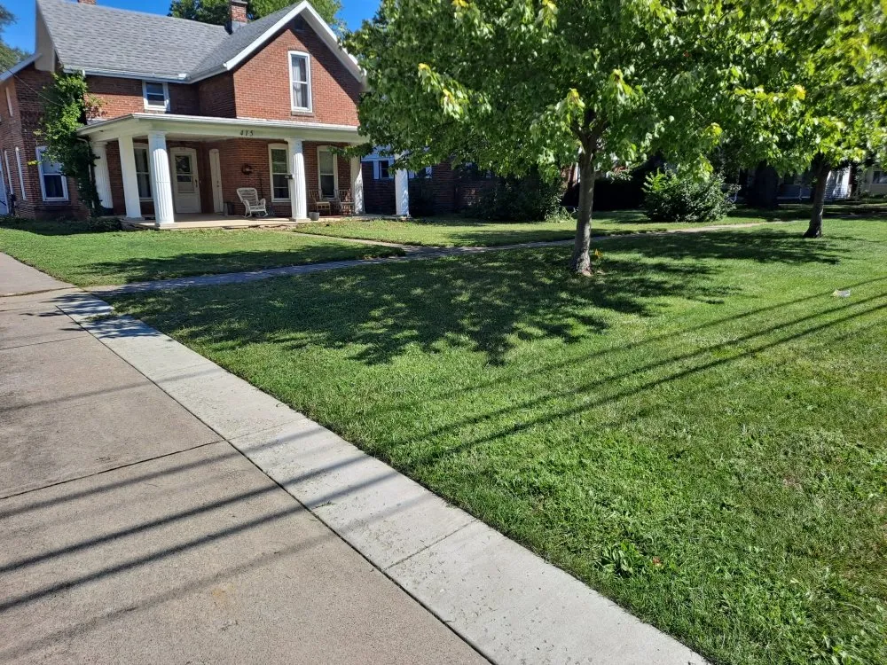 Expert yard maintenance for residential properties in Toledo, OH by R & J Lawncare