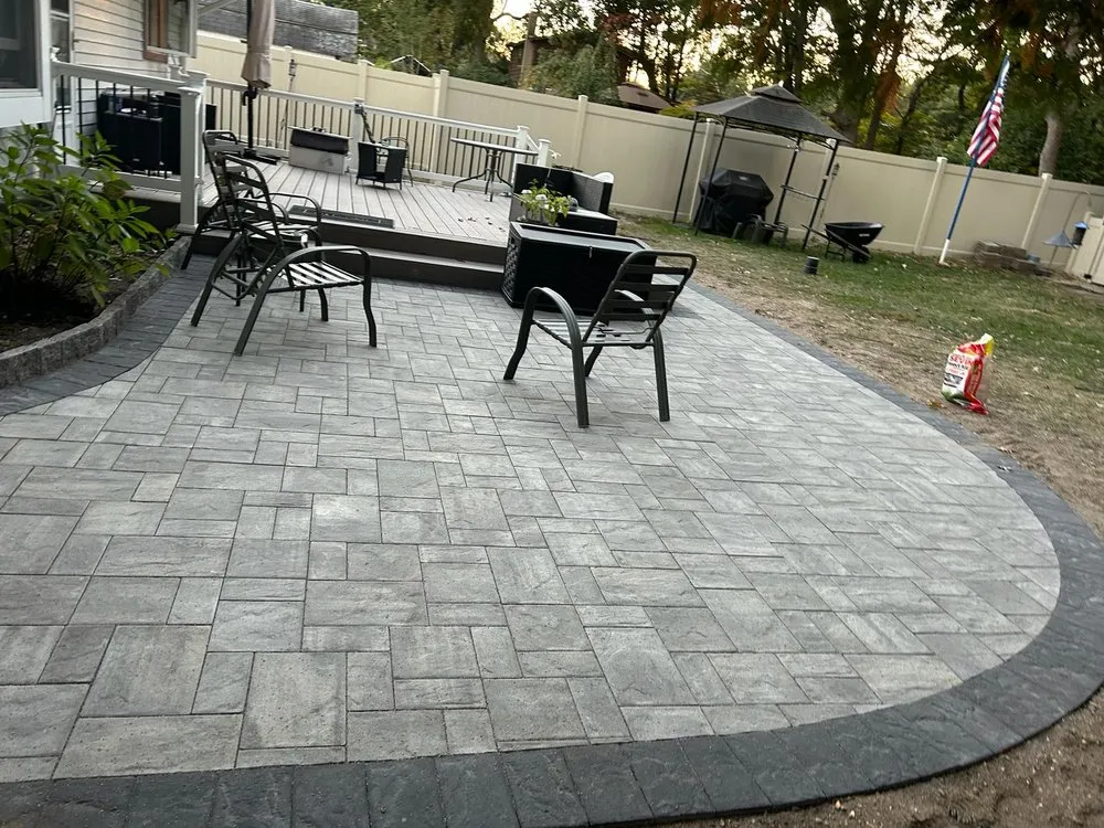 Expert residential landscaping experts serving Lindenwold, NJ - R & M Landscaping and Patios