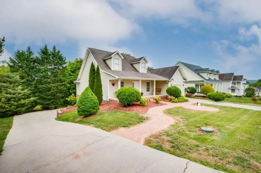 Trusted yard maintenance in Colonial Heights, TN - R & R Landscape Designs