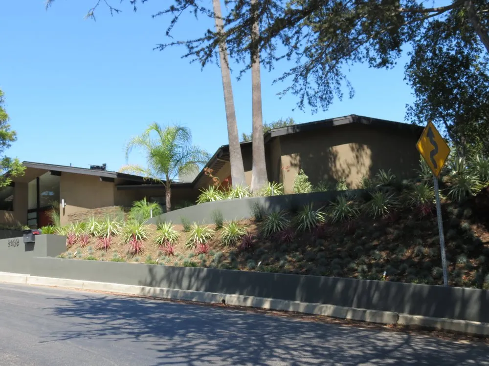 Expert garden landscaping in Los Angeles, CA - R & R Landscape Services