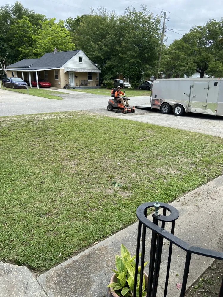 Professional garden landscaping in North Charleston, SC - R & R Lawn & Landscaping