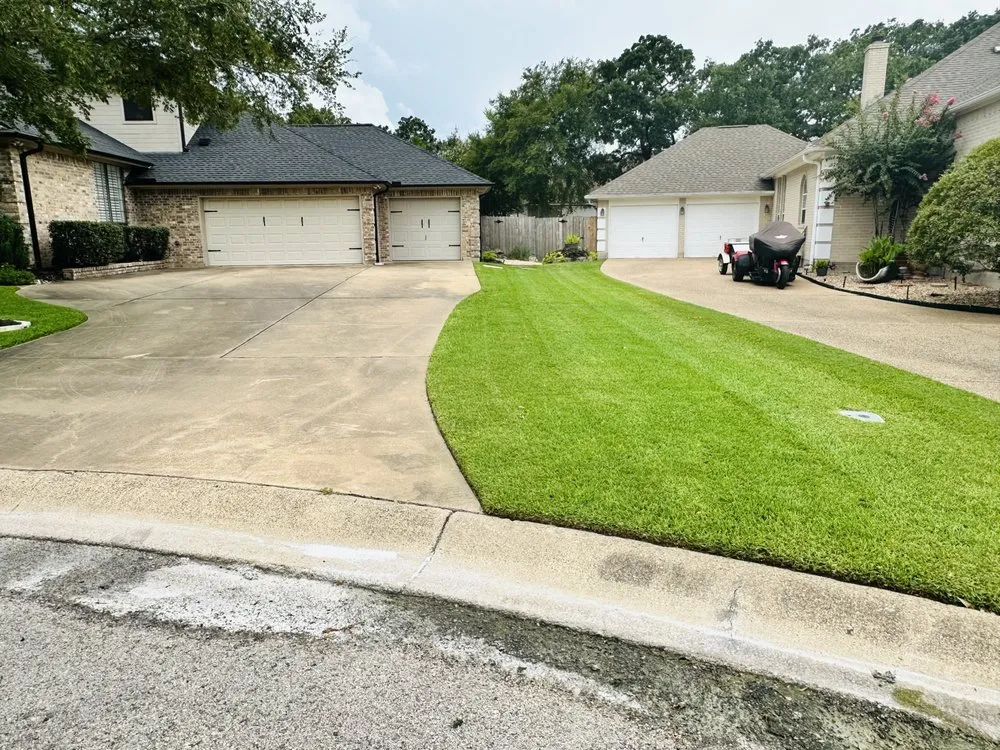 Professional yard maintenance experts serving Bryan, TX - R & R Lawn Care