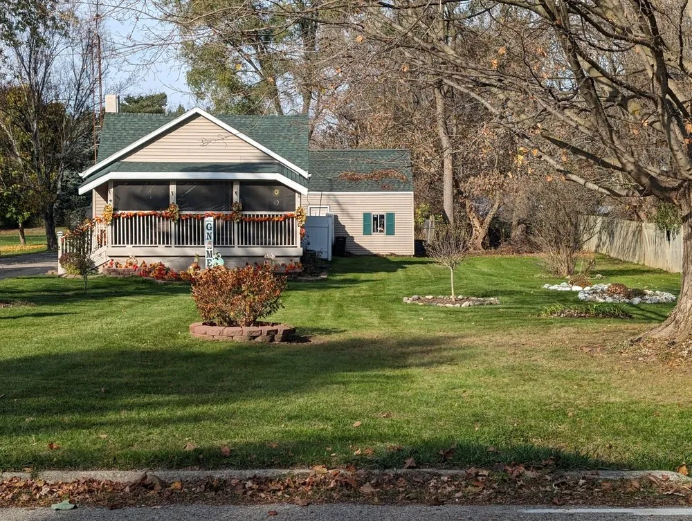 Custom landscape installation in Flint, MI - R & R Lawn Maintenace