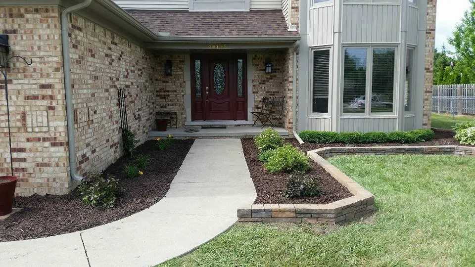 Local landscaping services experts serving Macomb, MI - R & R Lawnscaping