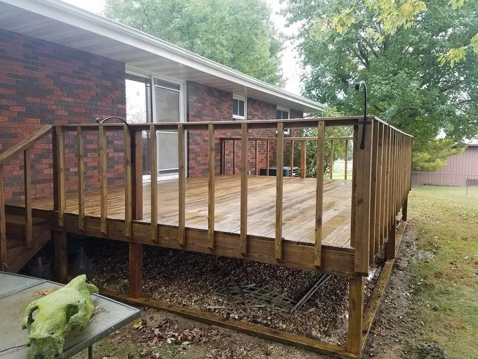 Custom garden landscaping in Houston, MO by R & R Outdoor Services