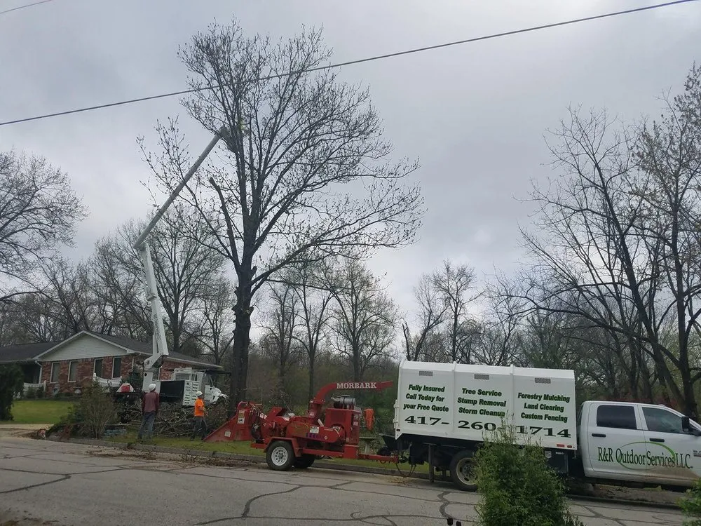 Affordable yard cleanup service for beautiful yards across Houston, MO - R & R Outdoor Services