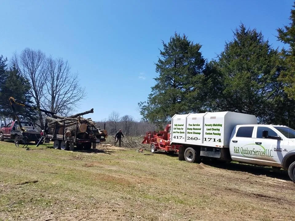 Reliable garden landscaping experts serving Houston, MO - R & R Outdoor Services