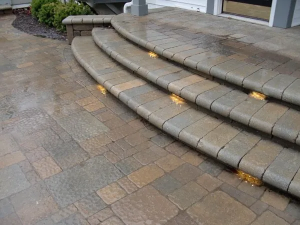 Expert garden landscaping for residential properties in Santa Fe Springs, CA by R & R Pavers