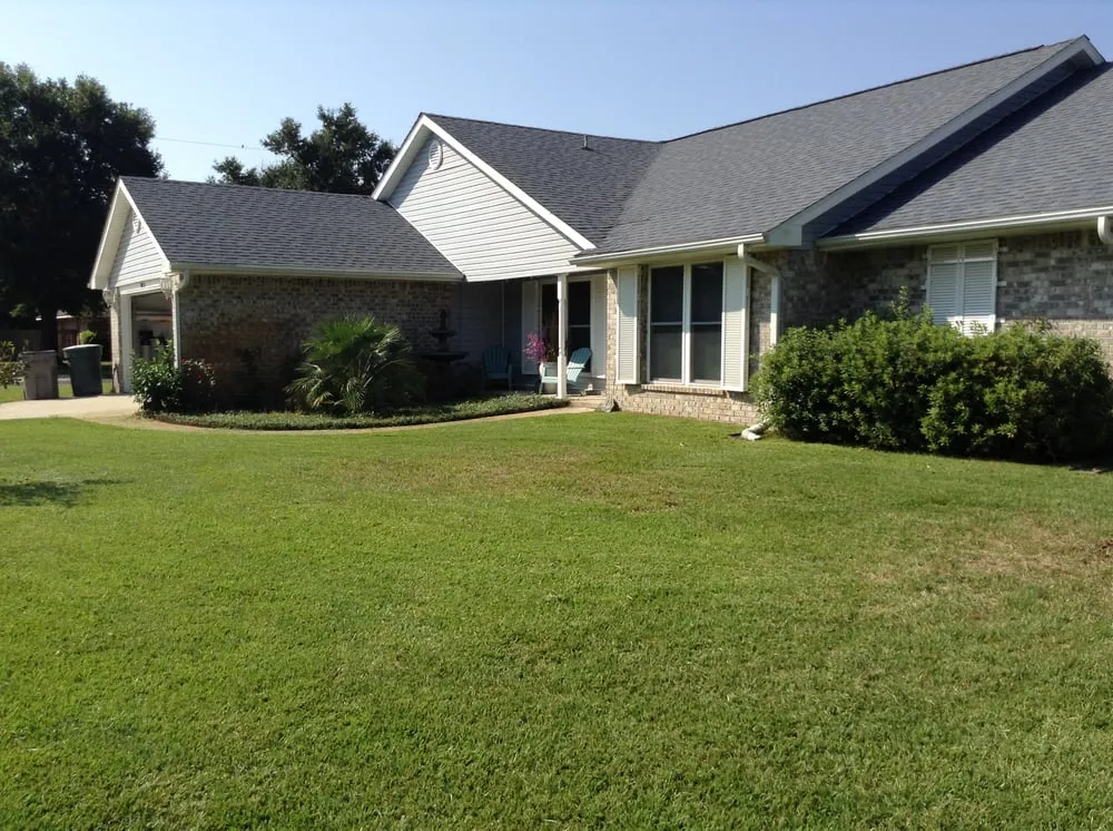 Professional outdoor landscaping in Pensacola, FL - R & R Services of the Gulf Coast LLC