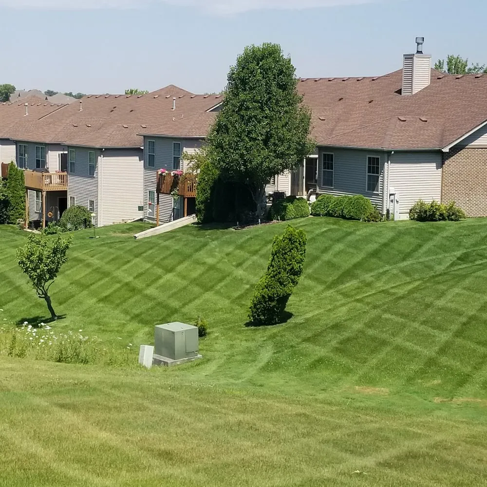Affordable yard maintenance experts serving Lansing, IL - R & R Yard Design
