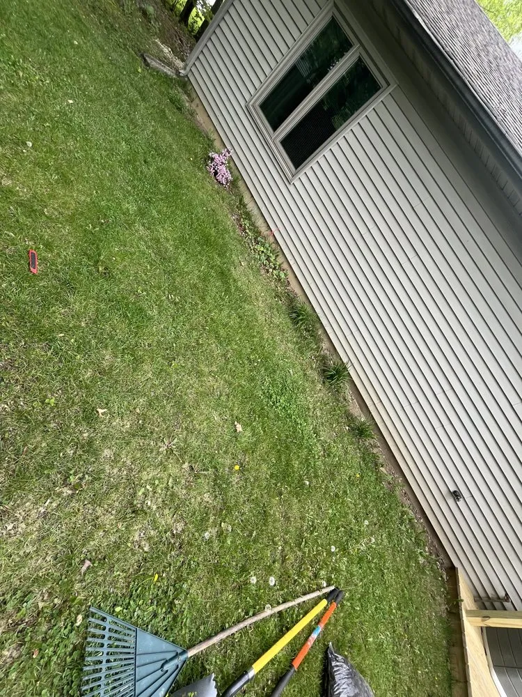 Top-rated yard cleanup service experts serving Fort Wayne, IN - R & Z landscaping