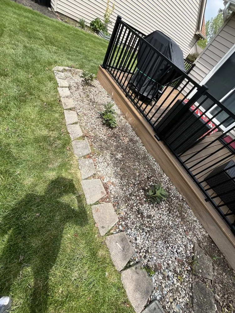 Professional lawn care service experts serving Fort Wayne, IN - R & Z landscaping