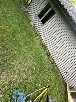 R & Z landscaping Logo