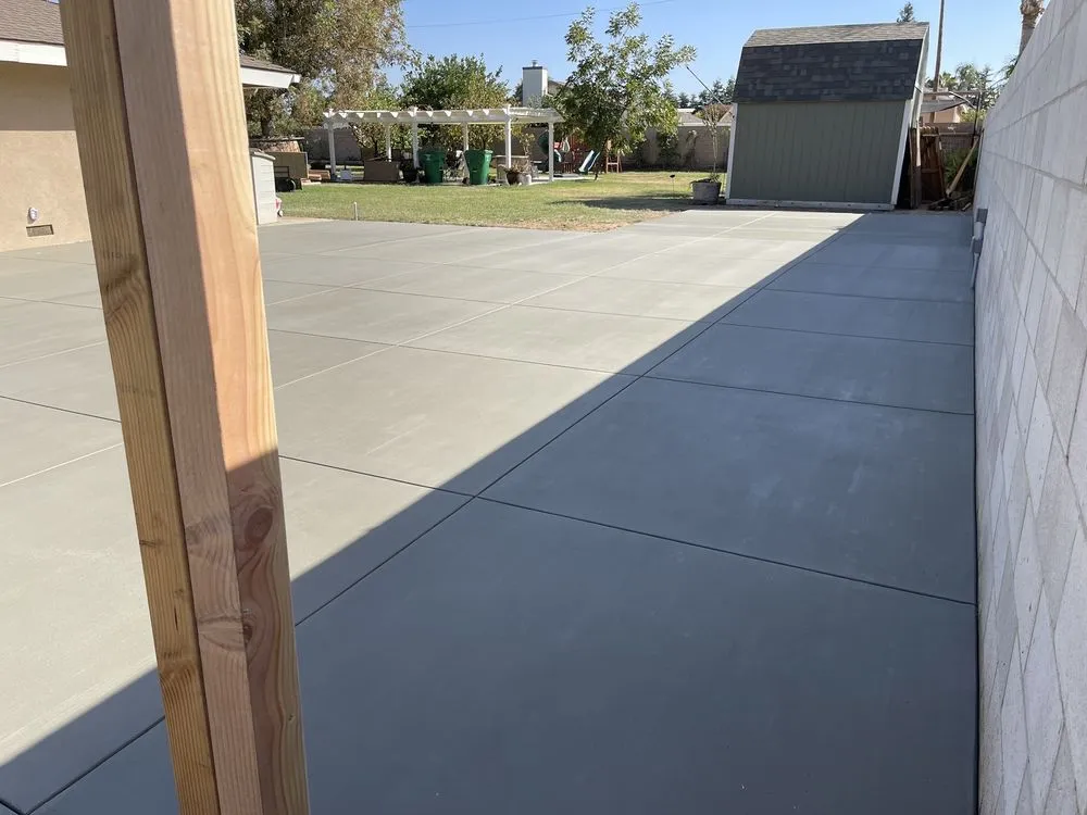 Expert yard maintenance in Bakersfield, CA by R-21 Construction