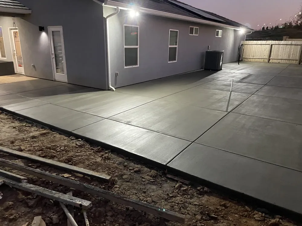 Custom lawn mowing service for homes in Bakersfield, CA by R-21 Construction