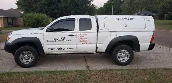 R A T S Professional Pest Control Logo