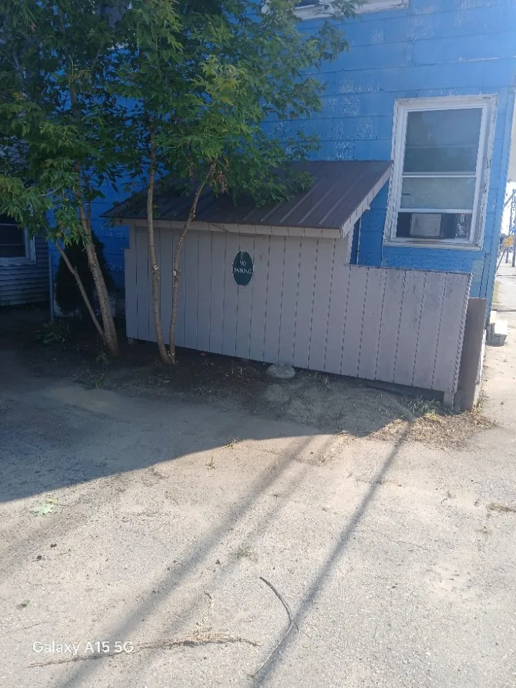 Top-rated lawn care service in Fairfield, ME by R And B Handy Service