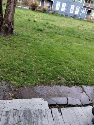 R and G Landscaping Logo