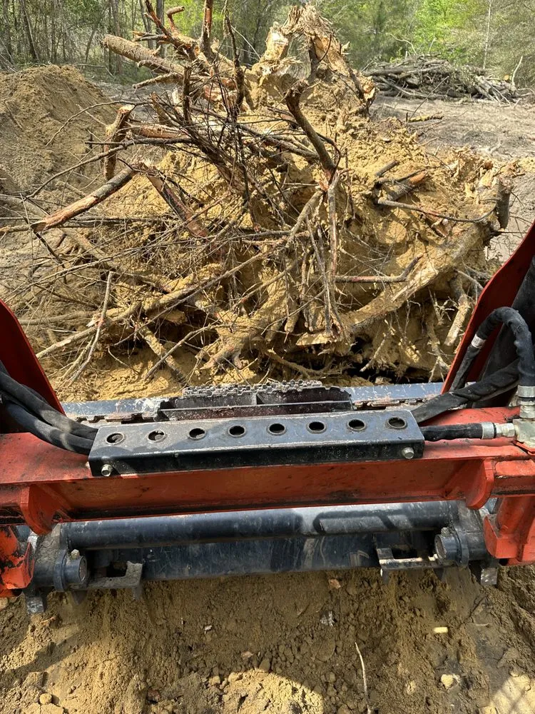 Custom yard maintenance with custom design in tallahassee, FL by R And M Lawn And Land Services