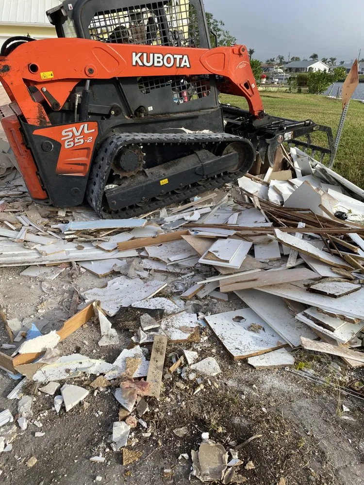 Reliable lawn care service near you across tallahassee, FL - R And M Lawn And Land Services