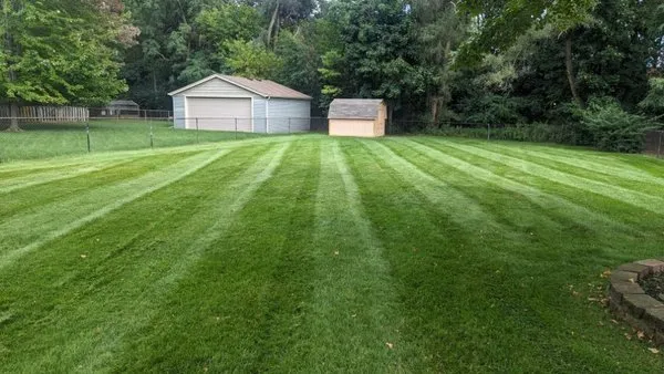 R And O Lawncare Logo