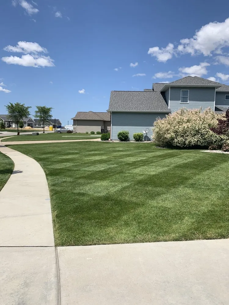 Custom yard maintenance experts serving Flint, MI - R and R landcare