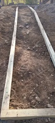 R and V Lanscaping Logo