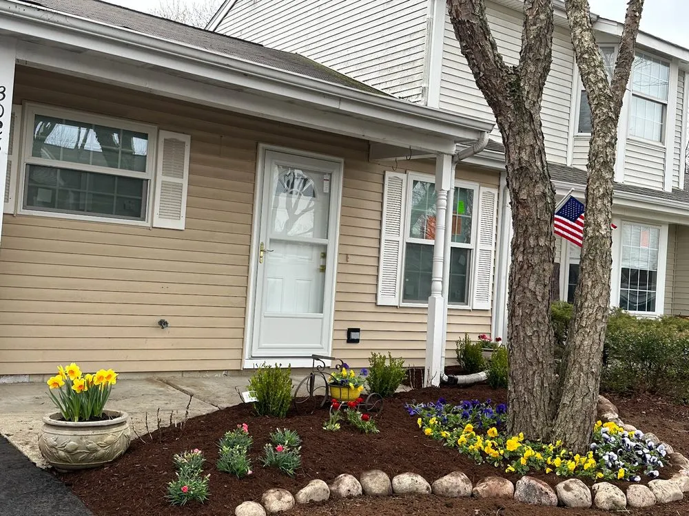 Custom residential landscaping in Wauconda, IL - R. Duran's Landscaping