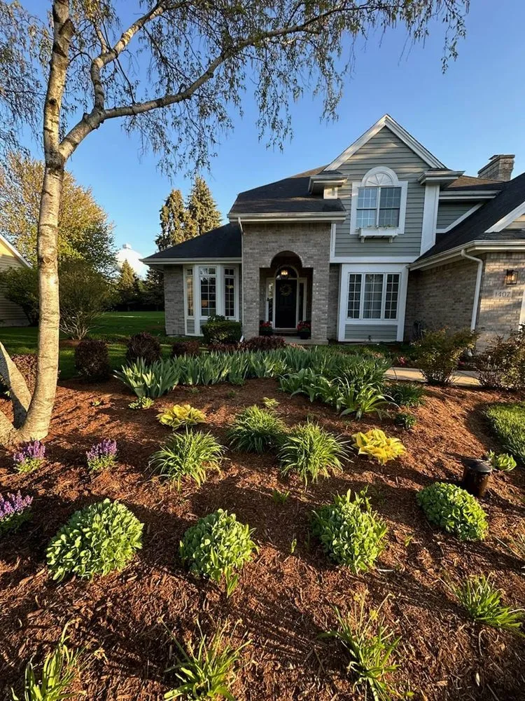 Reliable lawn care service experts serving Wauconda, IL - R. Duran's Landscaping