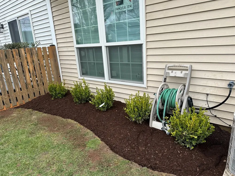 Professional yard maintenance experts serving Wauconda, IL - R. Duran's Landscaping