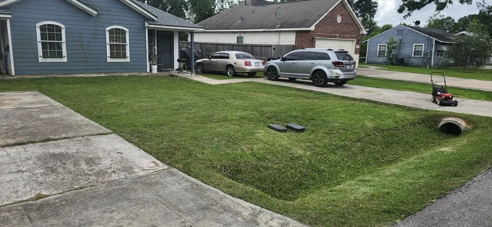 Reliable lawn care service in Houston, TX by R Flemings Landscaping