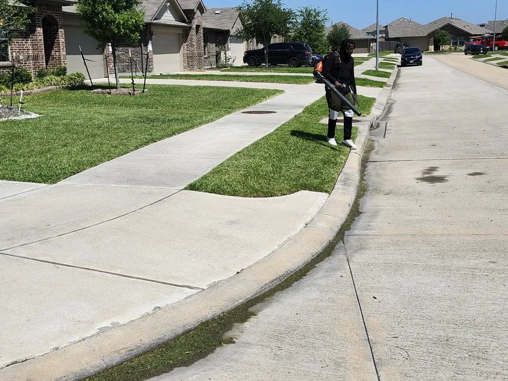 Reliable yard maintenance in Houston, TX by R Flemings Landscaping