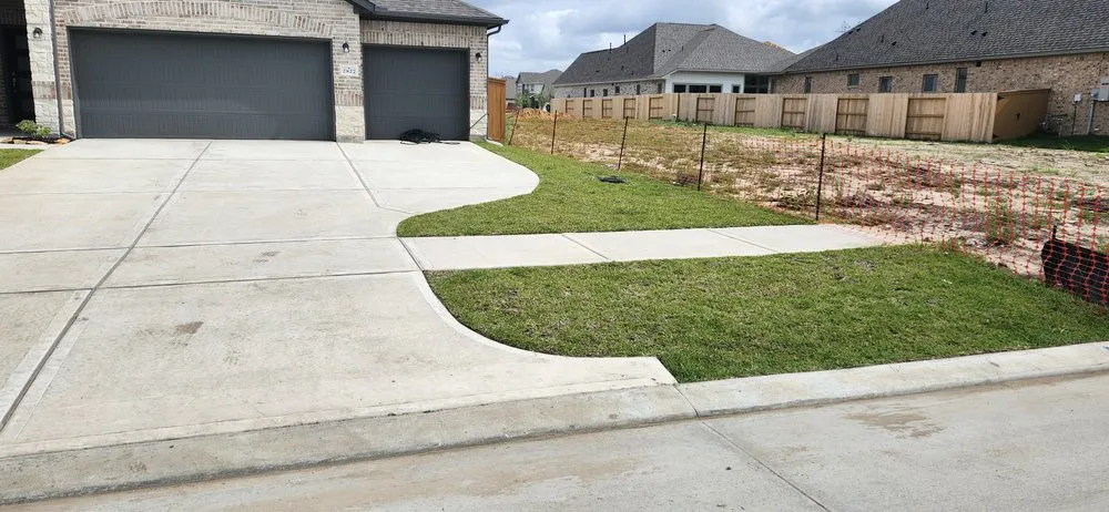 Professional garden landscaping for year-round maintenance across Houston, TX - R Flemings Landscaping