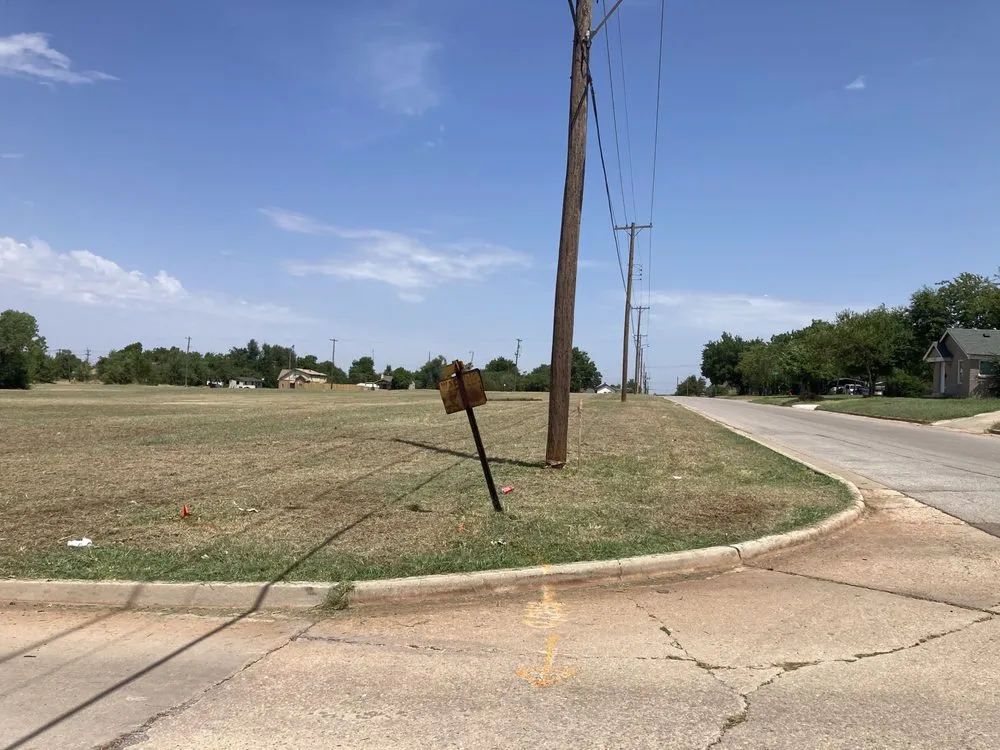 Professional landscaping services in Oklahoma City, OK by R H Maintenance