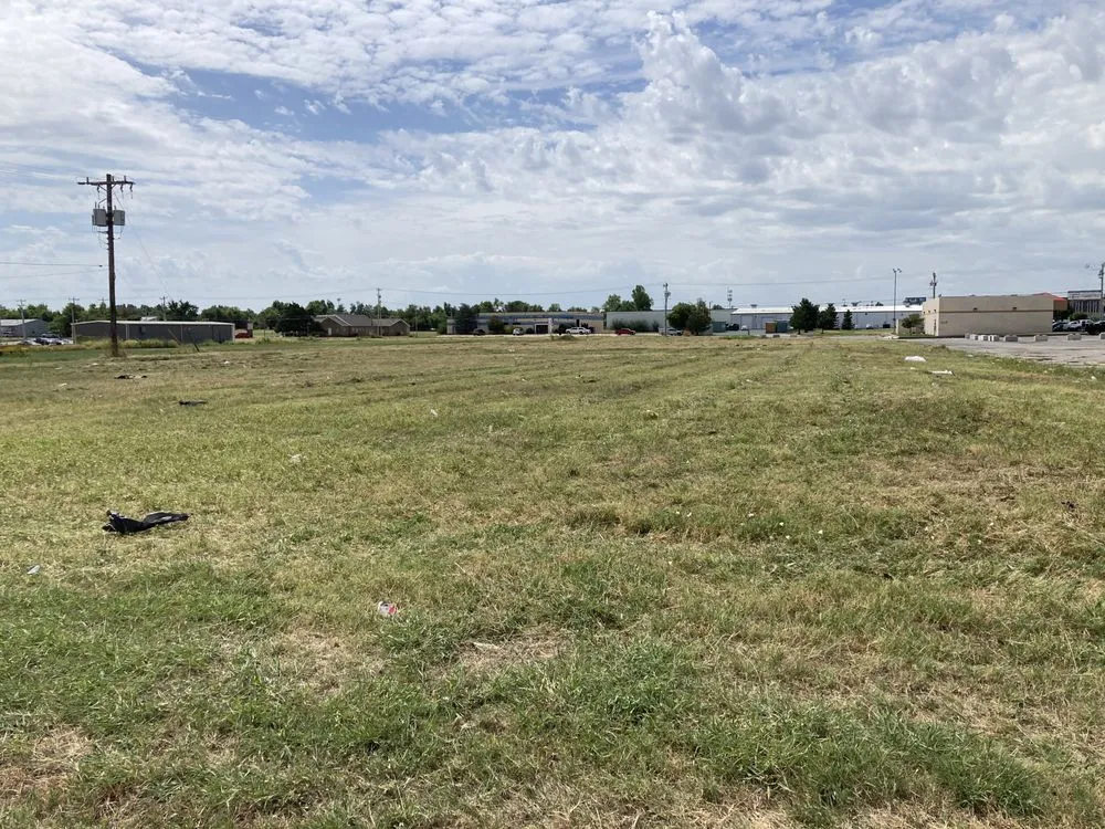 Expert landscaping services experts serving Oklahoma City, OK - R H Maintenance