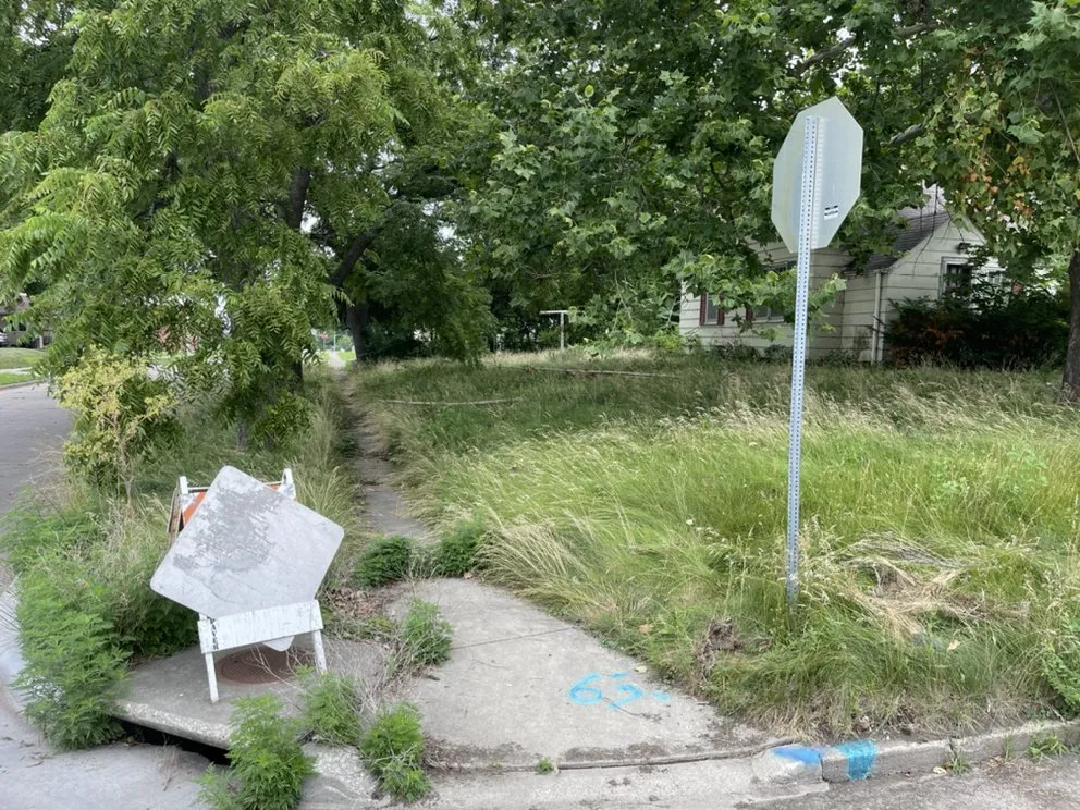 Top-rated landscape installation with custom design in Altoona, IA by R Lawn Care