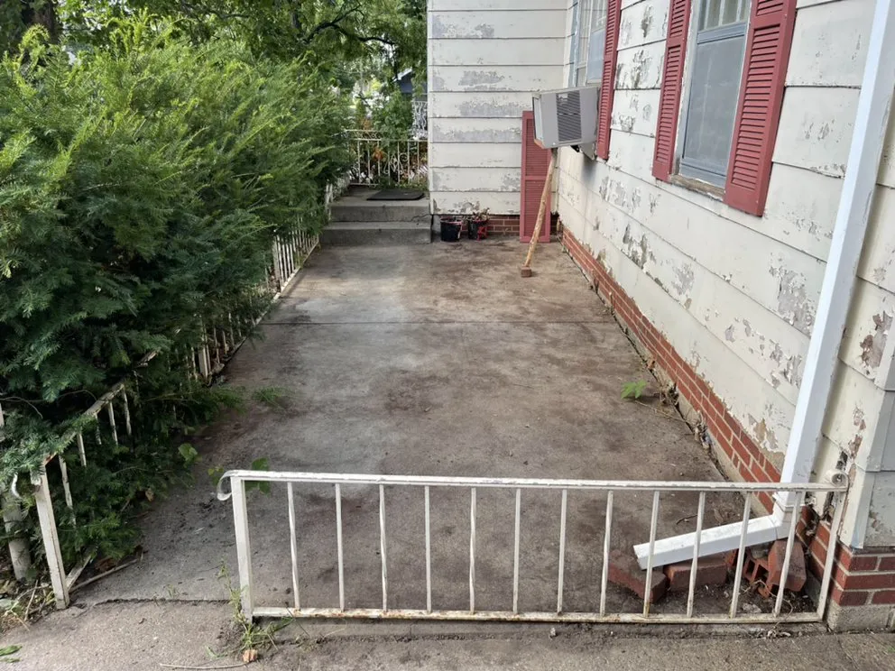 Expert lawn mowing service experts serving Altoona, IA - R Lawn Care