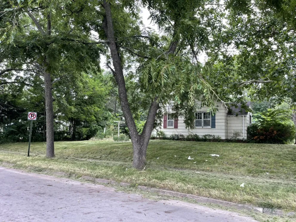 Affordable outdoor landscaping with custom design in Altoona, IA by R Lawn Care